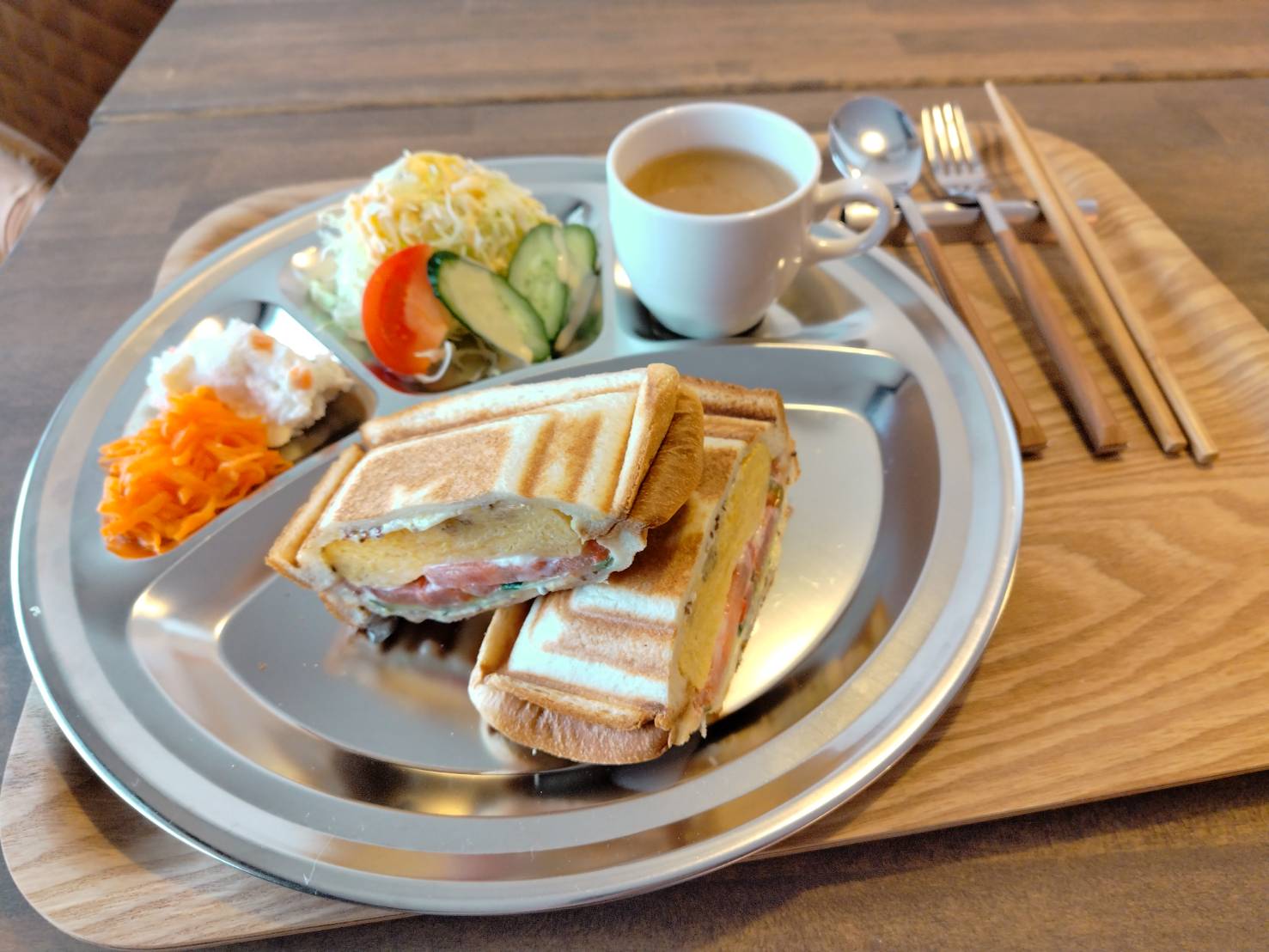 ホットサンドランチ